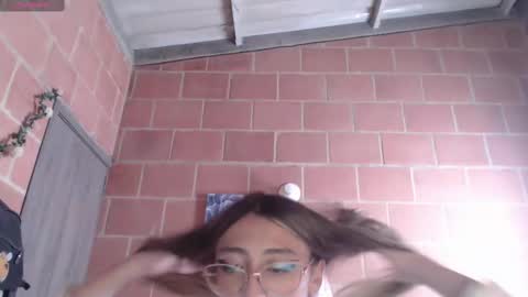 Snapshot of andrea_camila chatting on 2, 10, 2025 Andrea  online show from 2, 10, 2025