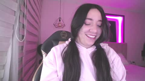 Andrea Ramos online show from 4, 12, 2024