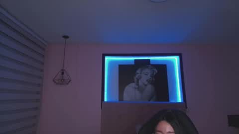 Andrea Ramos online show from 5, 3, 2025