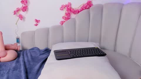 Snapshot of andrearoux chatting on 5, 12, 2024 Andrea online show from 5, 12, 2024