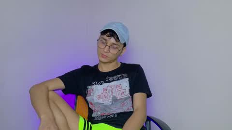 Snapshot of andrew_dann chatting on 28, 11, 2025 andres online show from 28, 11, 2025