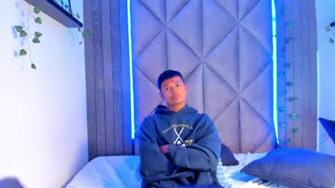 ANDREW KENNOXX online show from 2, 4, 2026