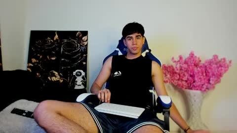 andy_wood1 online show from 8, 4, 2026