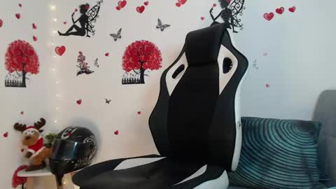 Angel Curl online show from 22, 1, 2025