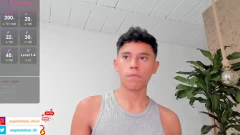 ngel Esteban  online show from 31, 1, 2025