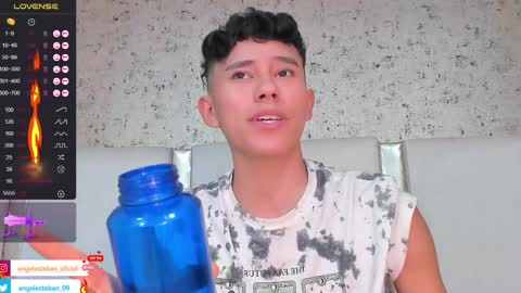 ngel Esteban  online show from 5, 3, 2025