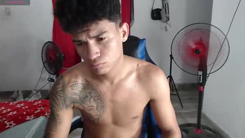 Snapshot of angel_latinguy chatting on 8, 11, 2025 Angel online show from 8, 11, 2025