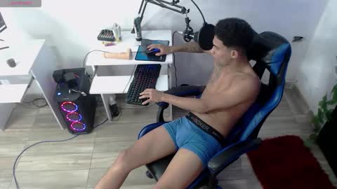 Snapshot of angel_latinguy chatting on 10, 11, 2025 Angel online show from 10, 11, 2025