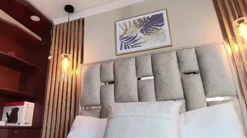 Nicolle  online show from 23, 9, 2025