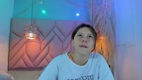 Snapshot of angelaa_cute chatting on 23, 12, 2024 ANGELA online show from 23, 12, 2024