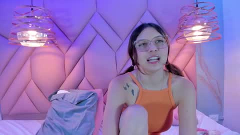 Snapshot of angelaa_cute chatting on 12, 3, 2025 ANGELA online show from 12, 3, 2025