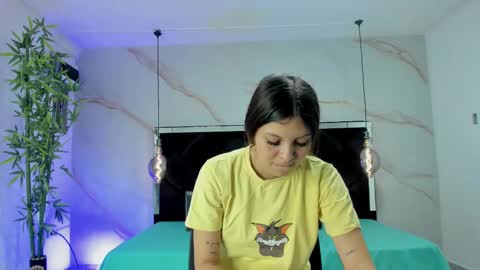 Snapshot of angelaa_cute chatting on 10, 9, 2025 ANGELA online show from 10, 9, 2025