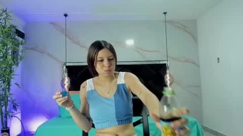 Snapshot of angelaa_cute chatting on 11, 9, 2025 ANGELA online show from 11, 9, 2025