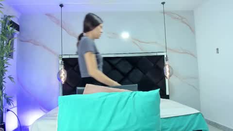 Snapshot of angelaa_cute chatting on 12, 9, 2025 ANGELA online show from 12, 9, 2025