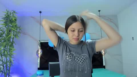 Snapshot of angelaa_cute chatting on 29, 9, 2025 ANGELA online show from 29, 9, 2025