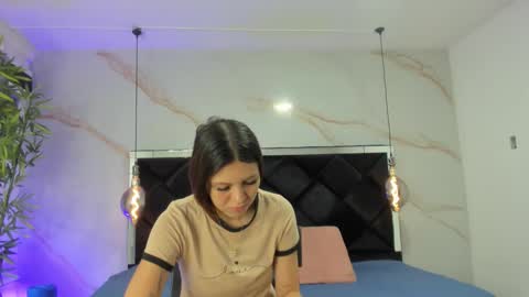 Snapshot of angelaa_cute chatting on 17, 10, 2025 ANGELA online show from 17, 10, 2025