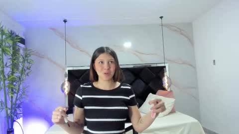 Snapshot of angelaa_cute chatting on 15, 11, 2025 ANGELA online show from 15, 11, 2025