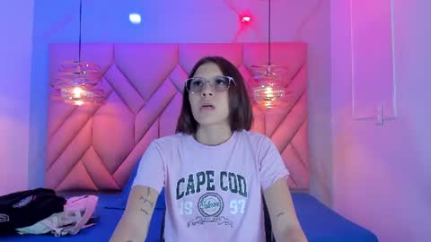 Snapshot of angelaa_cute chatting on 18, 7, 2026 ANGELA online show from 18, 7, 2026