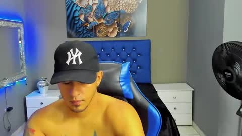 Snapshot of angelandchris chatting on 20, 10, 2025 Angel And Cris online show from 20, 10, 2025