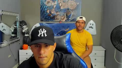 Snapshot of angelandchris chatting on 25, 10, 2025 Angel And Cris online show from 25, 10, 2025