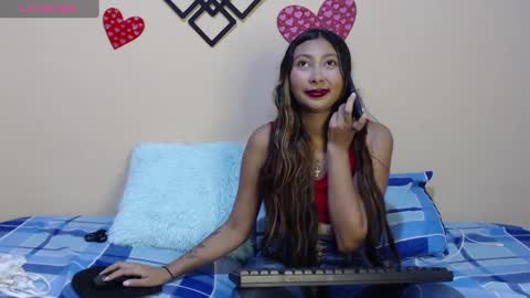 Snapshot of angeldreams15 chatting on 8, 3, 2025 angeldreams15 online show from 8, 3, 2025