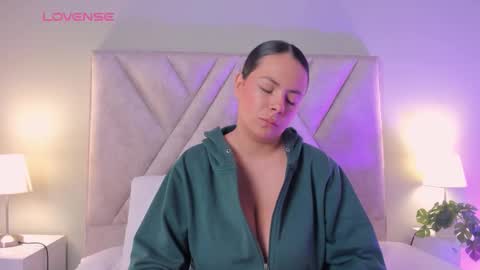 Snapshot of angelica_cross chatting on 1, 3, 2026 Angelica Cross online show from 1, 3, 2026