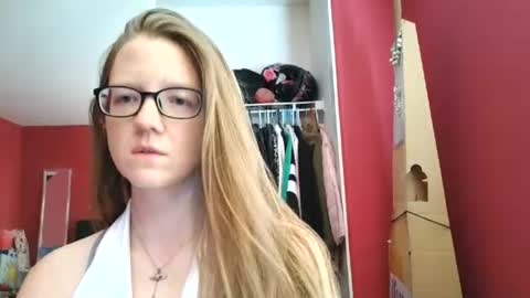 Snapshot of angelicangel3 chatting on 4, 7, 2026 AngelicAngel online show from 4, 7, 2026