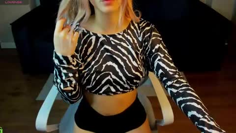 Snapshot of angelina_becker chatting on 17, 4, 2026 Angelina online show from 17, 4, 2026