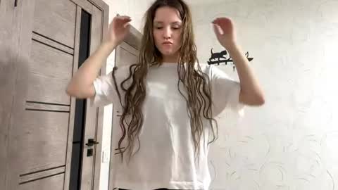 Snapshot of angelinaschachter chatting on 13, 4, 2026 Nika online show from 13, 4, 2026