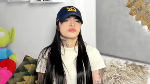 Snapshot of angeline__smith chatting on 17, 12, 2024 Angeline Smith  online show from 17, 12, 2024