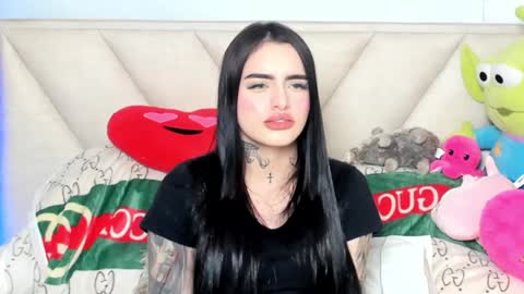 Snapshot of angeline__smith chatting on 5, 1, 2025 Angeline Smith  online show from 5, 1, 2025