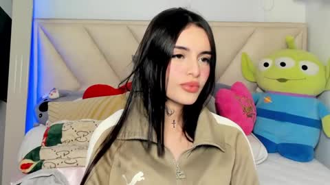 Snapshot of angeline__smith chatting on 4, 3, 2025 Angeline Smith  online show from 4, 3, 2025