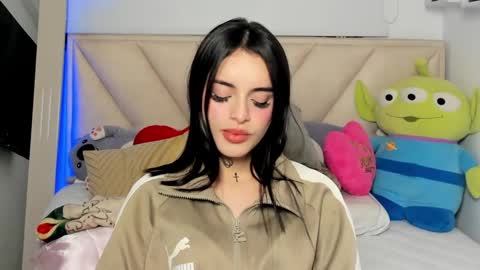 Snapshot of angeline__smith chatting on 4, 3, 2025 Angeline Smith  online show from 4, 3, 2025
