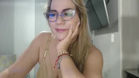 angelinna_12 online show from 28, 10, 2025