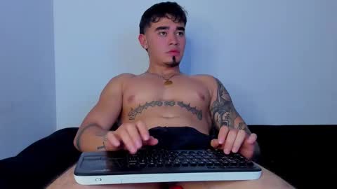 Snapshot of angelx_fox chatting on 7, 10, 2025 Angel Fox online show from 7, 10, 2025