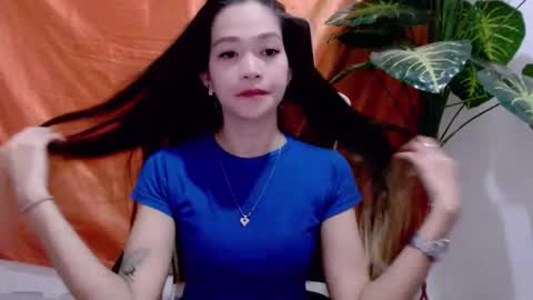 Snapshot of angelyn_slim chatting on 27, 5, 2026 angelyn_slim online show from 27, 5, 2026