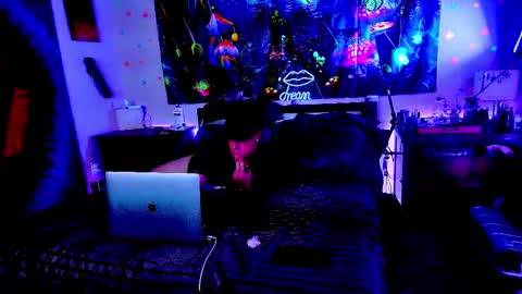 Anglz017 online show from 5, 10, 2025