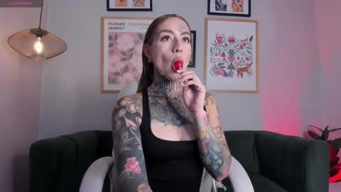 Snapshot of anie_ink chatting on 29, 11, 2025 Anie or Nina online show from 29, 11, 2025