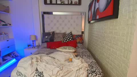 laura  online show from 28, 12, 2024