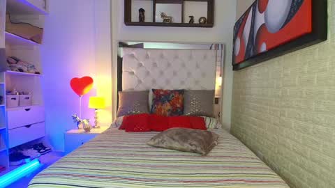 laura  online show from 12, 3, 2025