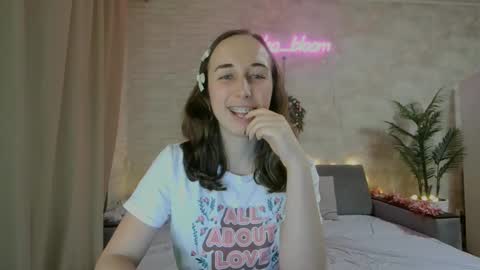 Snapshot of anikabloom chatting on 6, 1, 2025 anikabloom online show from 6, 1, 2025