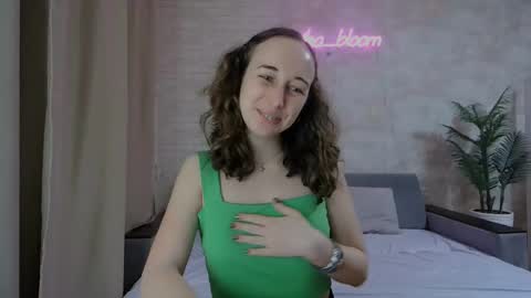 Snapshot of anikabloom chatting on 17, 1, 2025 anikabloom online show from 17, 1, 2025