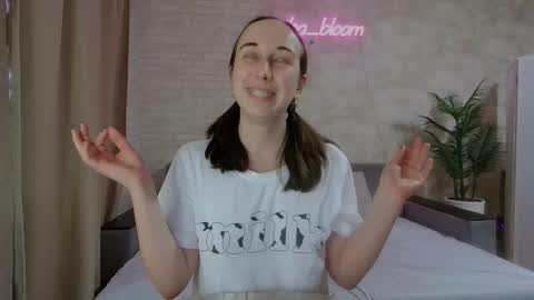 Snapshot of anikabloom chatting on 22, 1, 2025 anikabloom online show from 22, 1, 2025