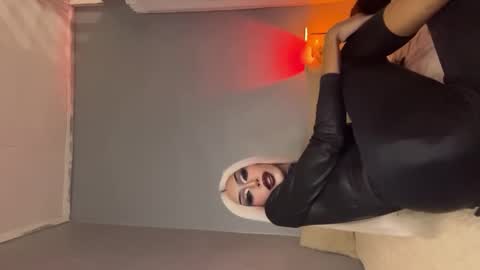 Snapshot of anitacruisze chatting on 9, 10, 2025 Miss Ann online show from 9, 10, 2025