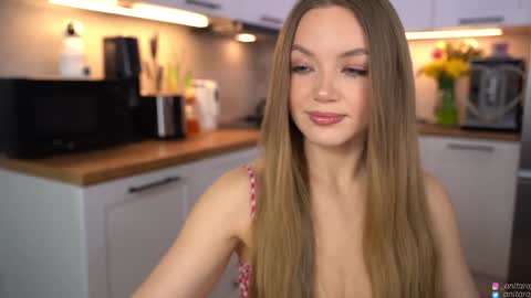 Im Anita thumb up me please its important online show from 20, 3, 2026