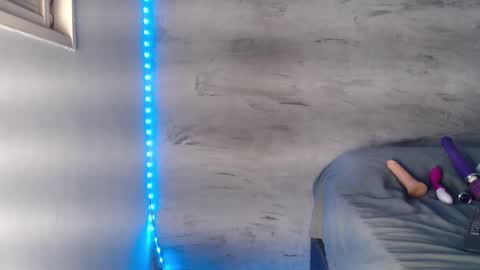 Hello My name is NaiaraPv is OPEN online show from 4, 1, 2025