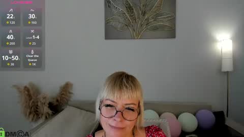 Snapshot of ann_annise chatting on 5, 7, 2026 ann_annise online show from 5, 7, 2026