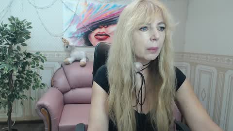 Anna Ditrih online show from 31, 1, 2025