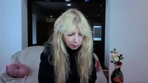 Anna Ditrih online show from 12, 9, 2025