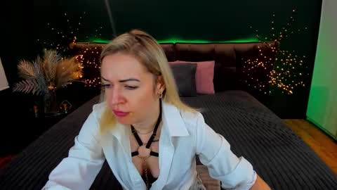 anna_snow9 online show from 15, 9, 2025